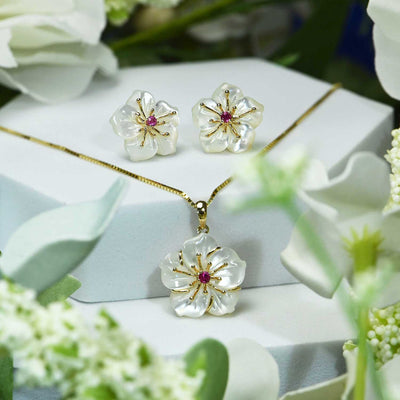 Denny Wong Designs 14k Yellow Gold Mother of Pearl Flower Earrings – FEP-MO14R